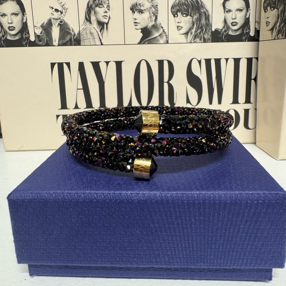 Swarovski crystaldust wrap bracelet black with multi colors.